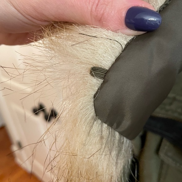 Like new green military jacket with detachable fur collar - Picture 7 of 8